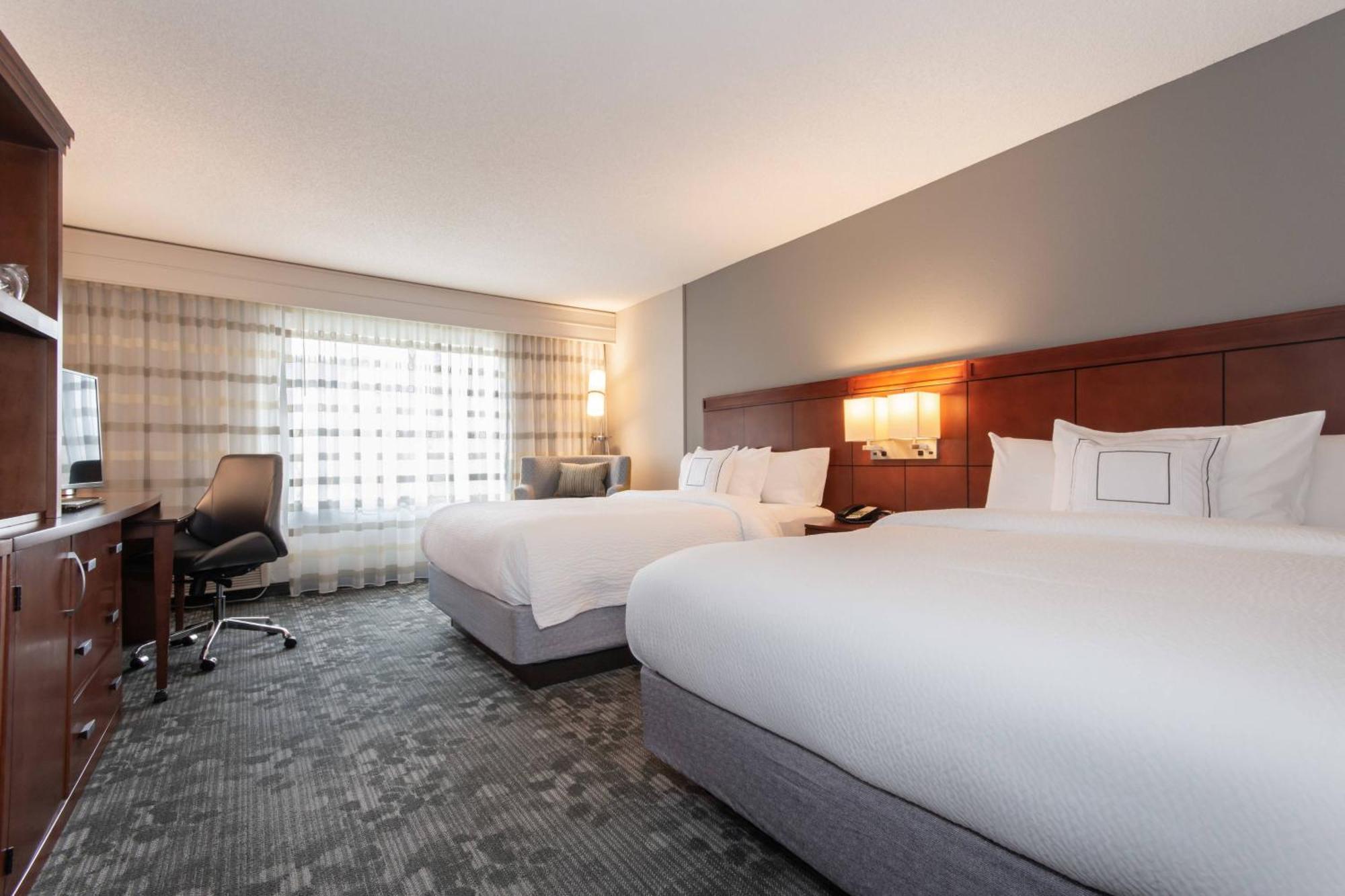Courtyard By Marriott Charlotte Lake Norman Huntersville Exterior photo