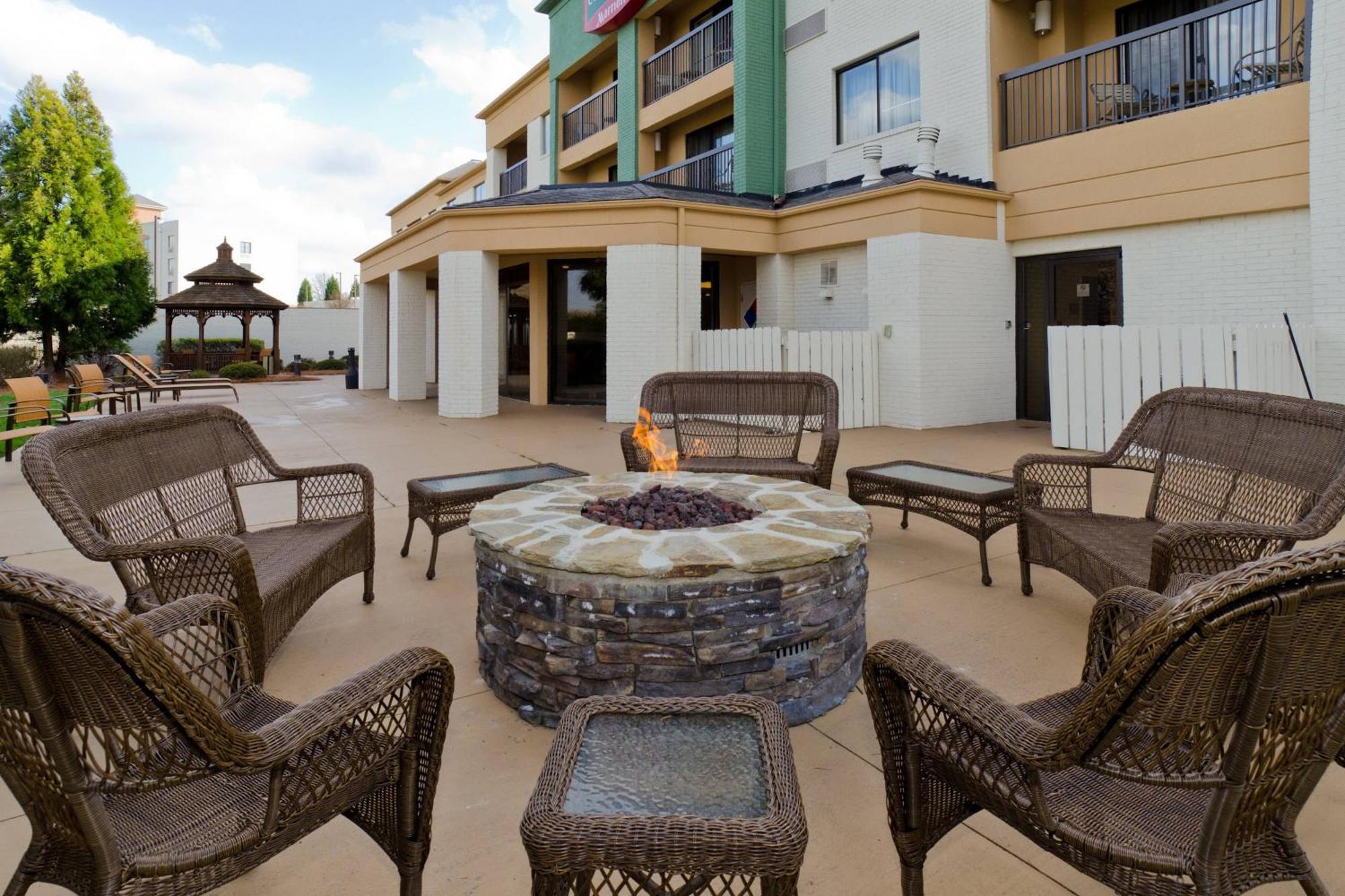 Courtyard By Marriott Charlotte Lake Norman Huntersville Exterior photo
