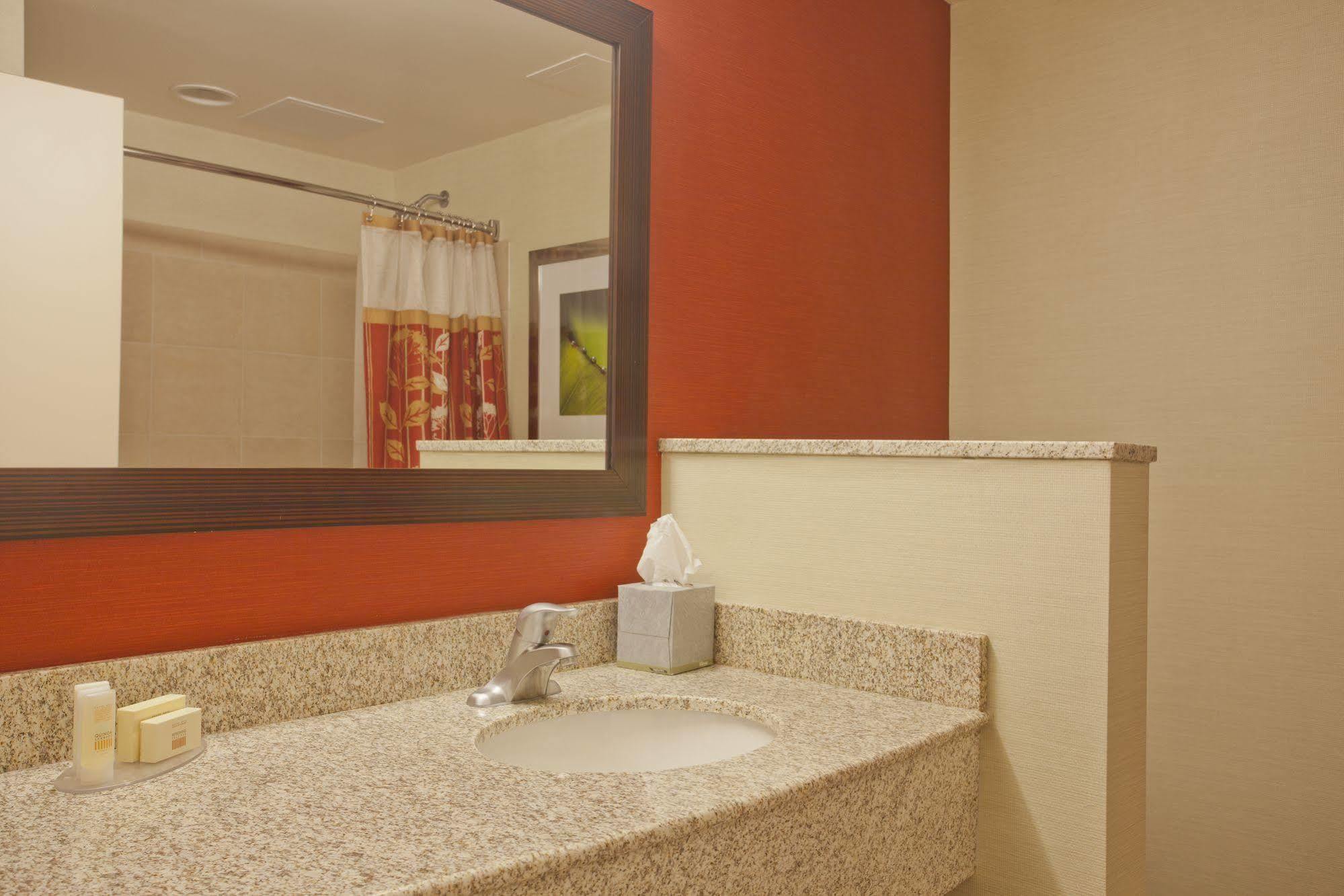 Courtyard By Marriott Charlotte Lake Norman Huntersville Exterior photo