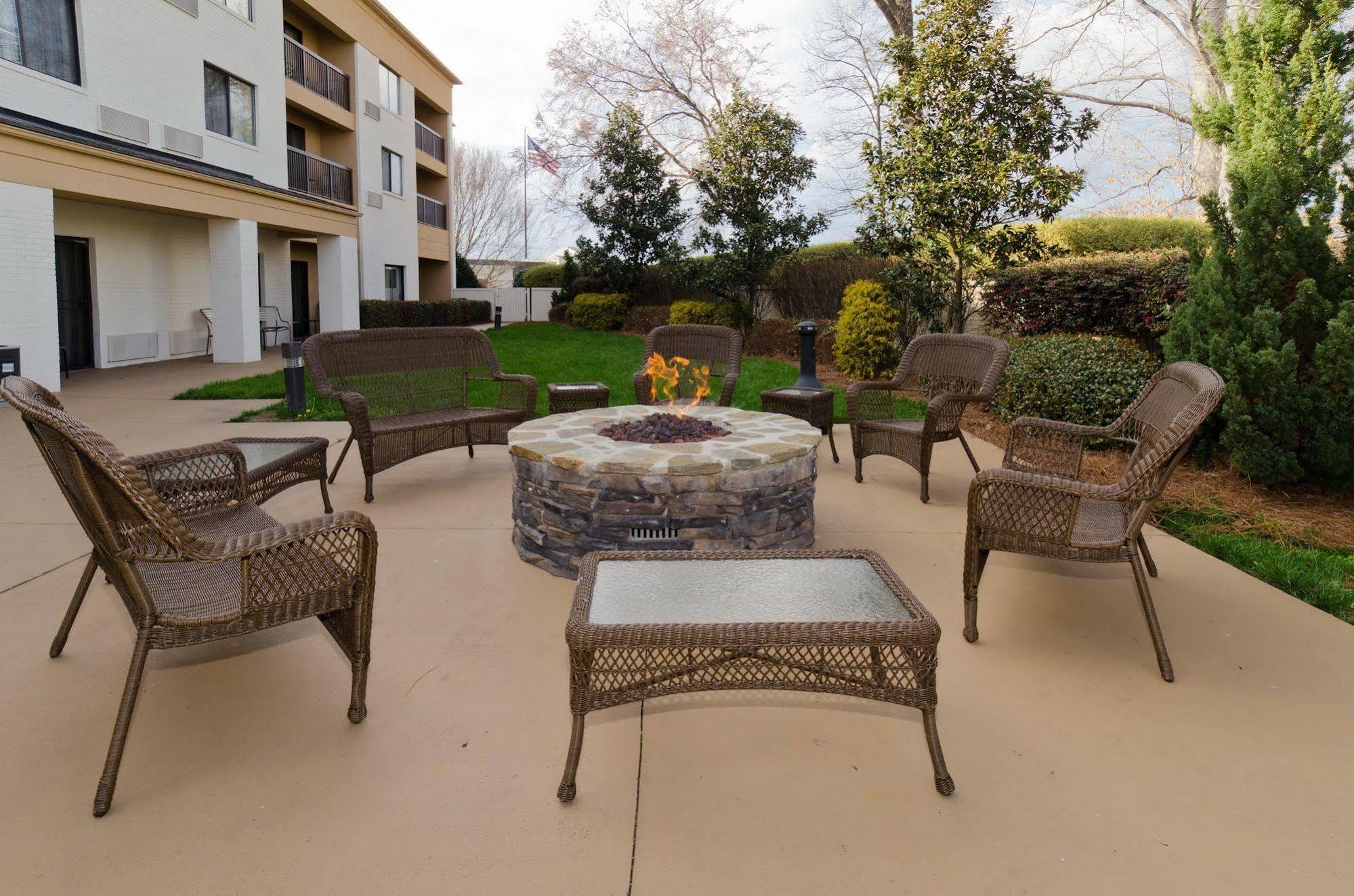 Courtyard By Marriott Charlotte Lake Norman Huntersville Exterior photo